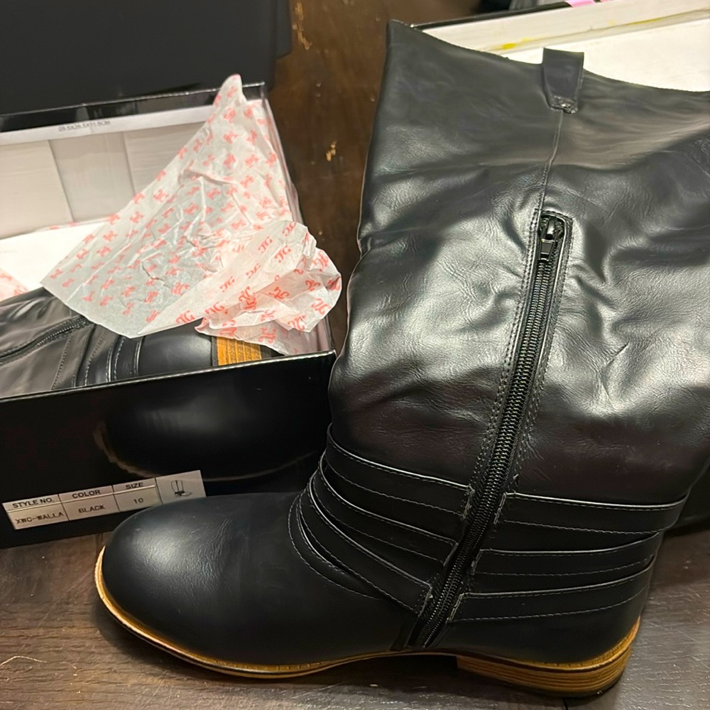 Journey Collection Wide Calf Ladies Boot, size 10, Black with Buckles